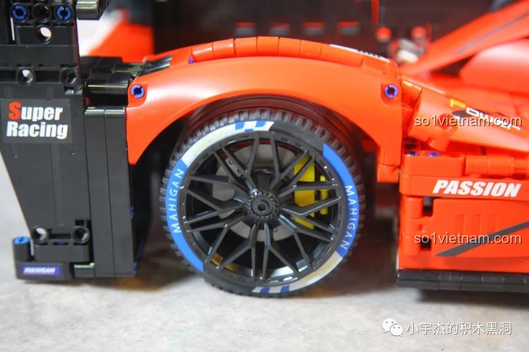 Nhìn từ phía trước bộ lắp ráp Porsche 963 GULY