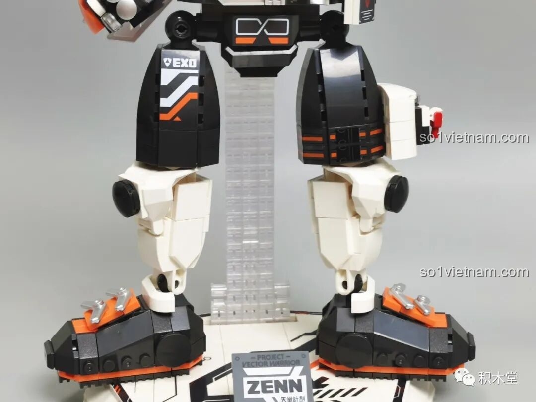 Mô hình FUNIFY W9006 Chiến Binh Cơ Khí ZENN nhìn từ góc nghiêng trước, thể hiện vẻ đẹp tổng thể và phong cách Cyberpunk độc đáo, thu hút mọi ánh nhìn.
