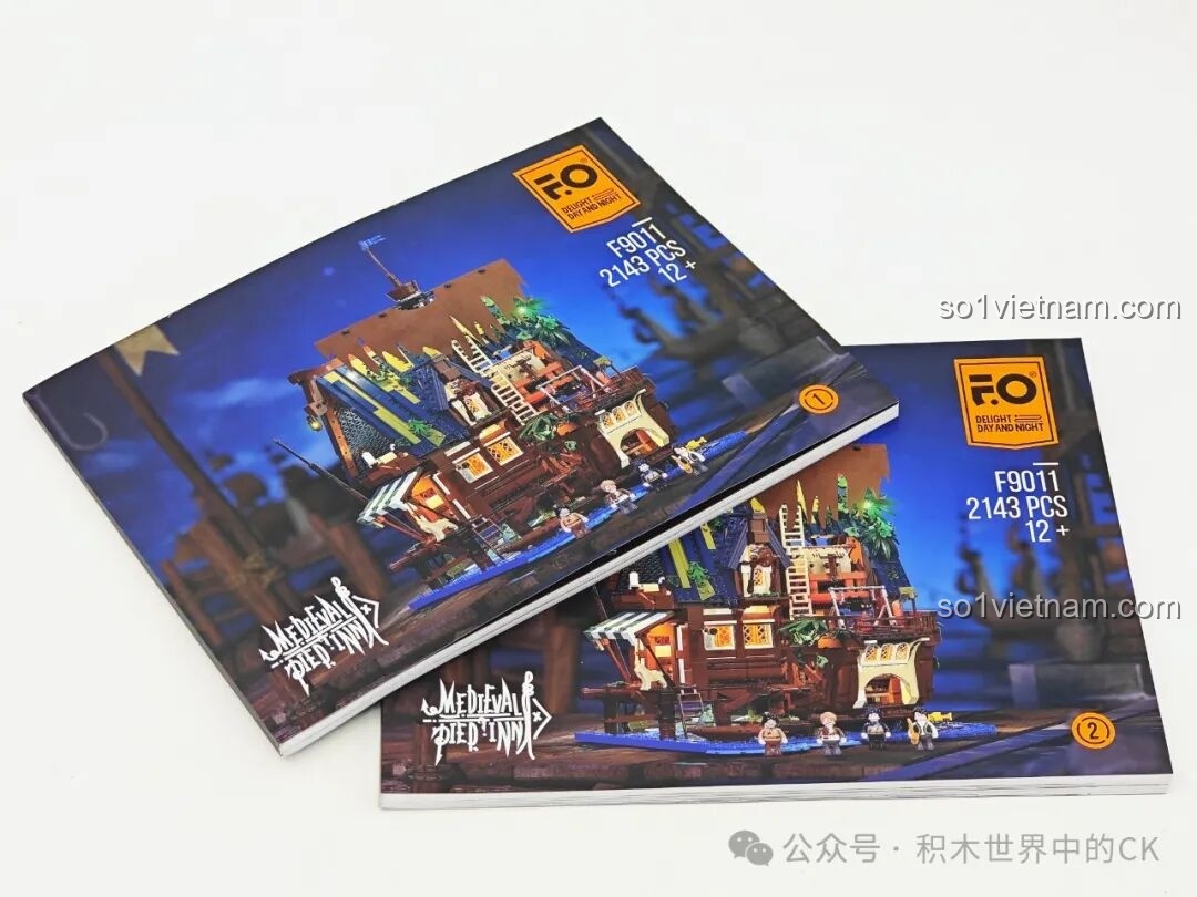 Hai cuốn sách hướng dẫn lắp ráp chi tiết của bộ Funwhole F9011 Quán Rượu Bến Tàu Thời Trung Cổ.