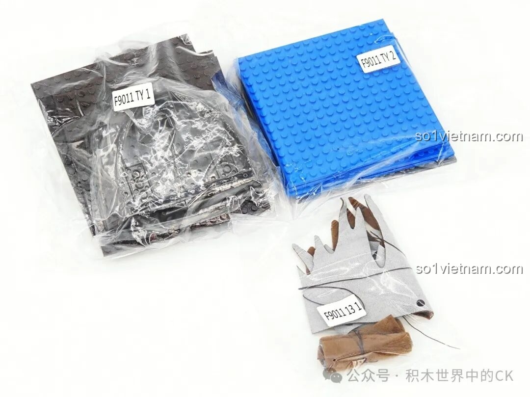 Tấm đế màu xanh dương mô phỏng mặt nước và các chi tiết vải cho mái nhà của Funwhole F9011.