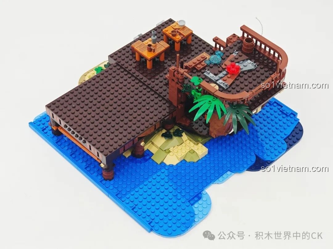 Chi tiết nội thất và trang trí ban công của Funwhole F9011 Quán Rượu Bến Tàu đang được lắp đặt.