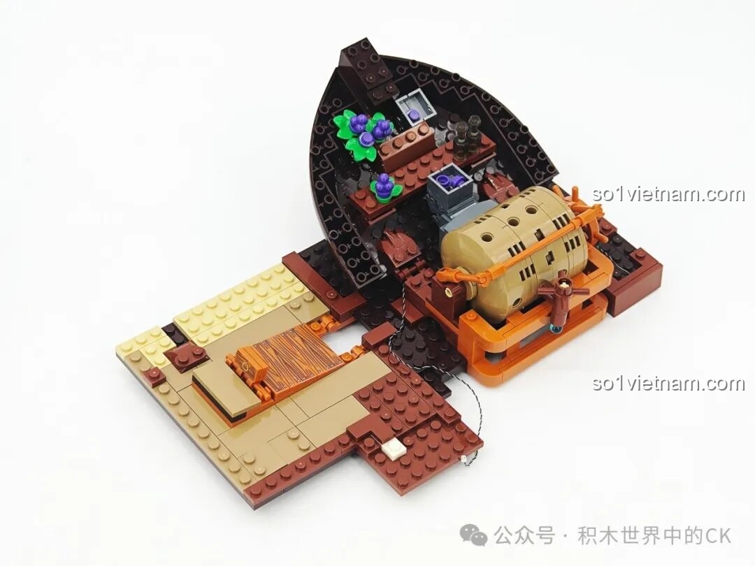 Chi tiết thùng rượu và các vật dụng nhỏ trong quá trình lắp ráp Funwhole F9011 Quán Rượu Bến Tàu.