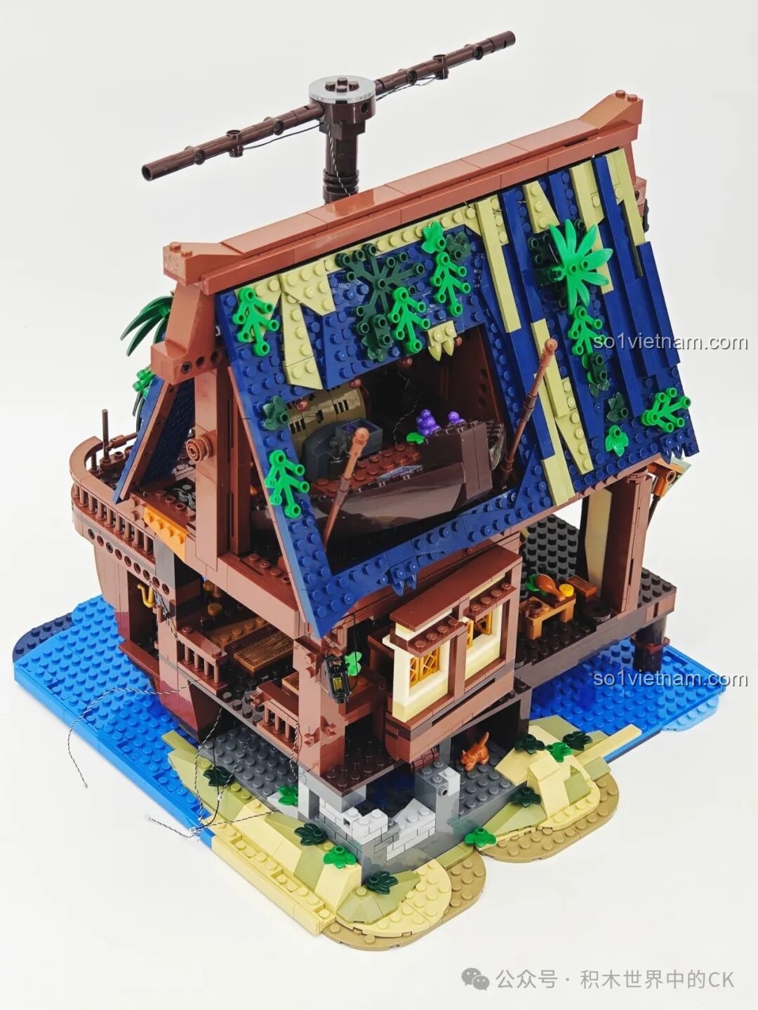 Mô hình Funwhole F9011 Quán Rượu Bến Tàu từ góc nhìn khác, các chi tiết cây xanh và mái nhà.