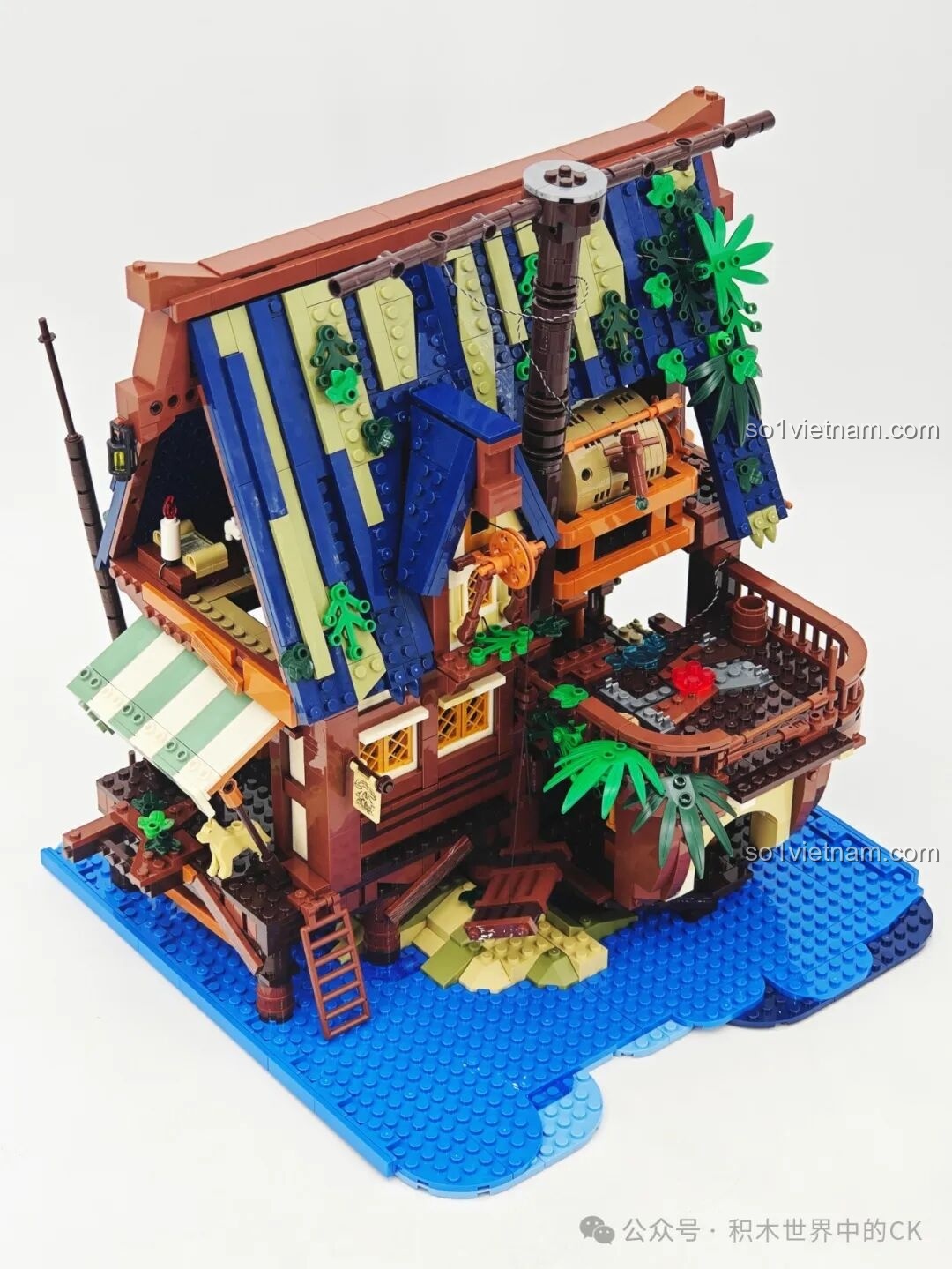 Mô hình Funwhole F9011 Quán Rượu Bến Tàu gần hoàn thiện, với các chi tiết trang trí bến tàu.