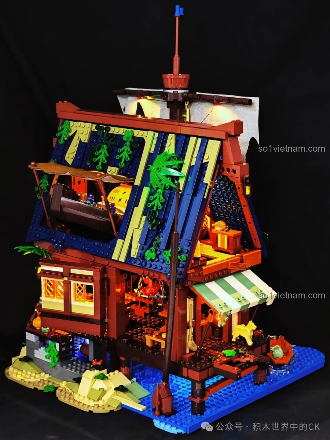 Mô hình Funwhole F9011 Quán Rượu Bến Tàu nhìn từ phía trước, đèn LED chiếu sáng rực rỡ.