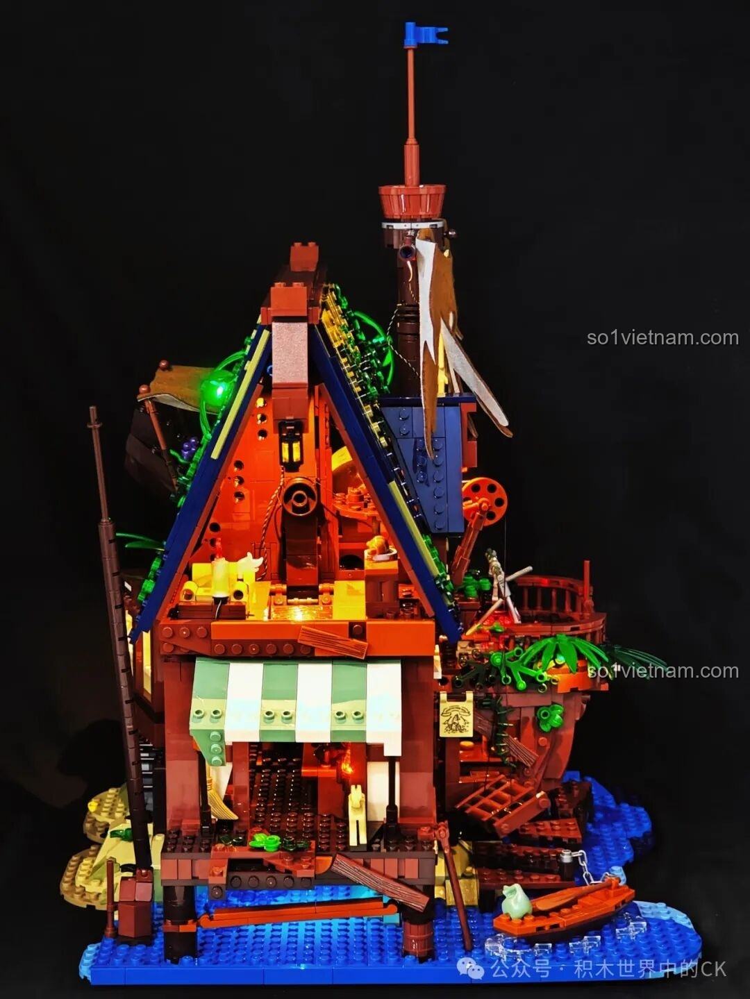 Mô hình Funwhole F9011 Quán Rượu Bến Tàu từ góc bên, đèn LED làm nổi bật các chi tiết kiến trúc.