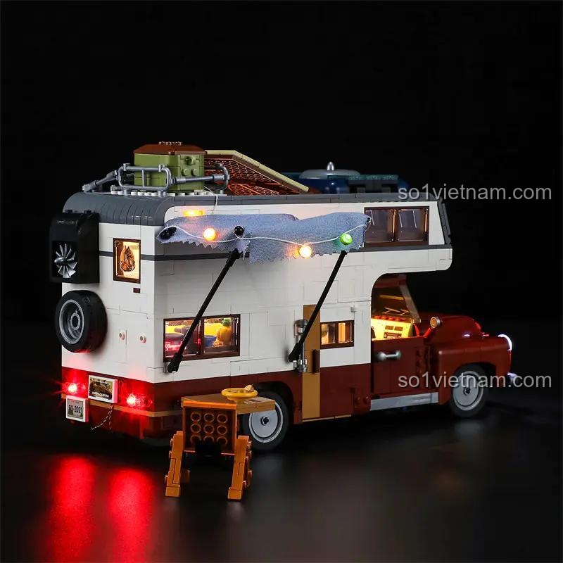 Bộ đồ chơi Xe RV FunWhole F9012 với mái che di động và đèn LED trang trí, mang lại trải nghiệm sáng tạo cho bé trai 8 tuổi.