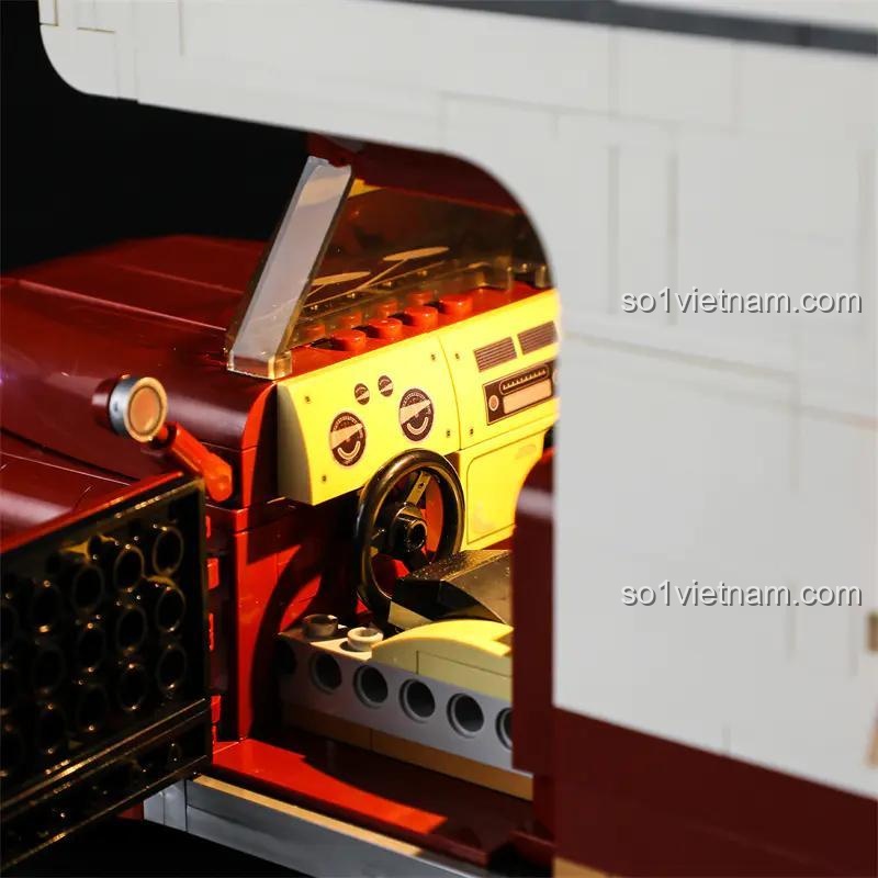 Nội thất bên trong Xe Dã Ngoại FunWhole F9012, với các mảnh ghép tinh xảo, phù hợp bé trai 8 tuổi.