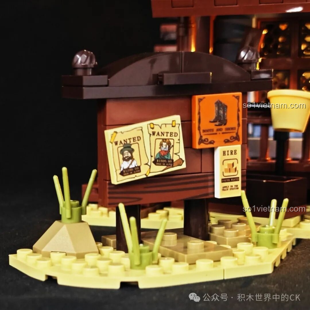 Cận cảnh bảng Wanted Poster và các chi tiết trang trí bên ngoài bộ FunWhole F9026 Văn phòng Cảnh sát trưởng Miền Tây.