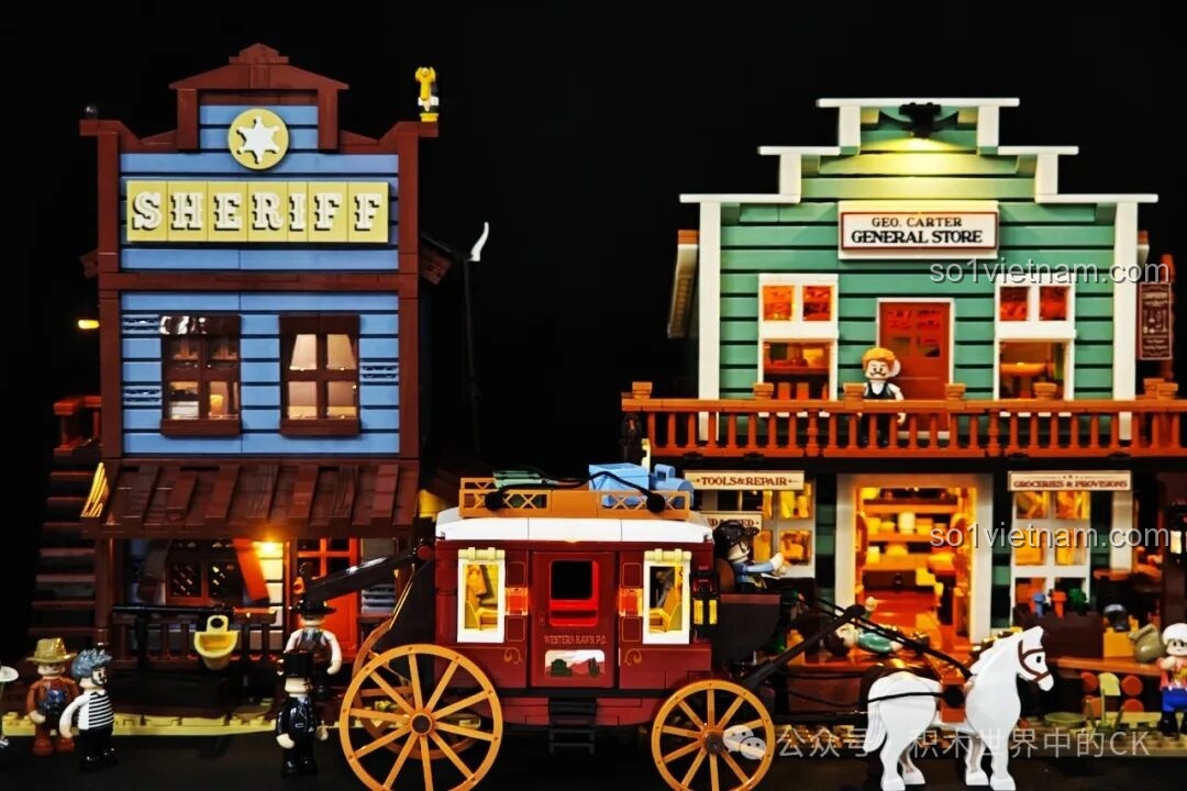 Mô hình hoàn chỉnh FunWhole F9026 Văn phòng Cảnh sát trưởng Miền Tây nhìn từ phía trước.