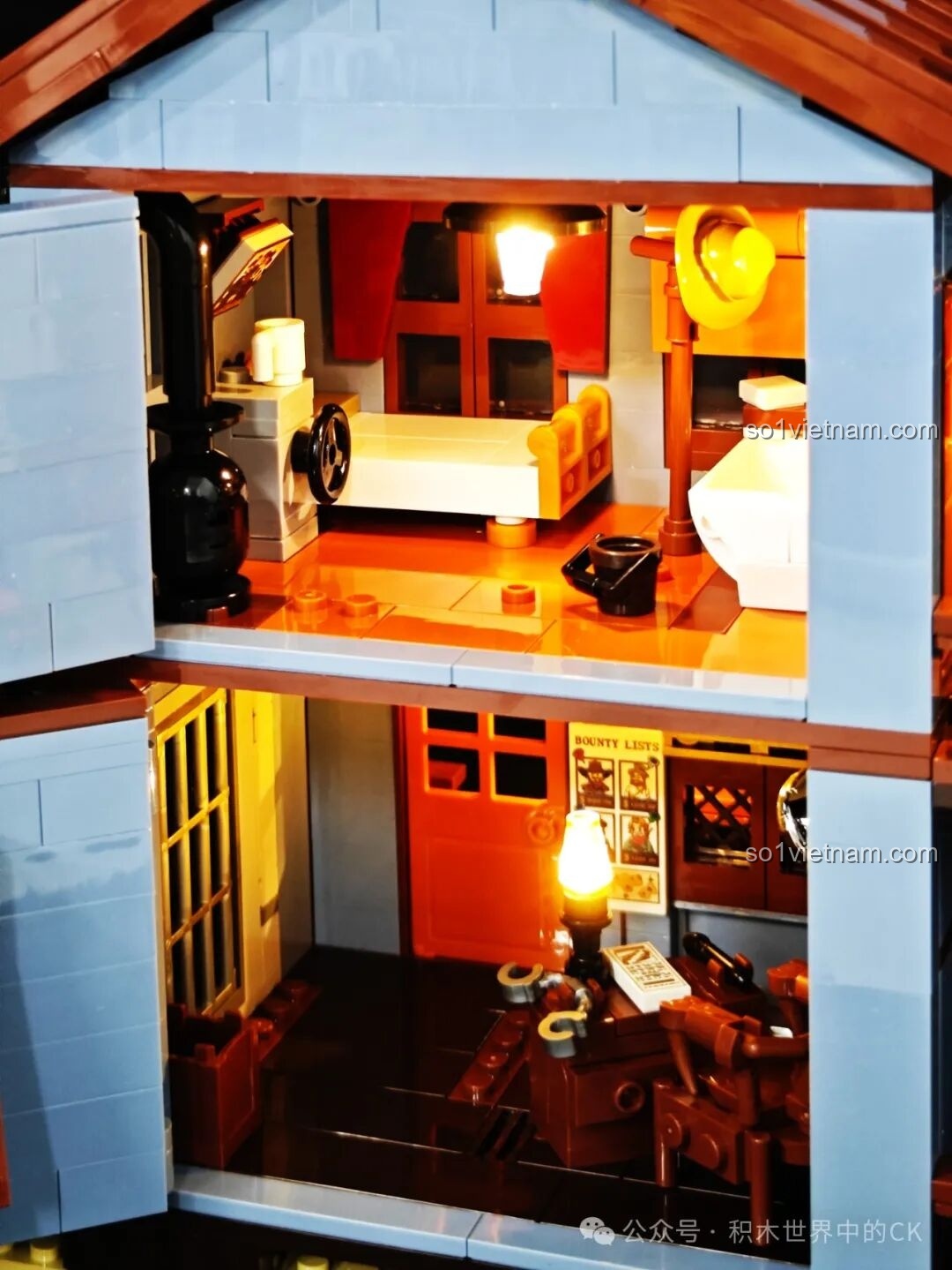 Nội thất tổng thể của mô hình FunWhole F9026 Văn phòng Cảnh sát trưởng Miền Tây với đèn LED sáng.