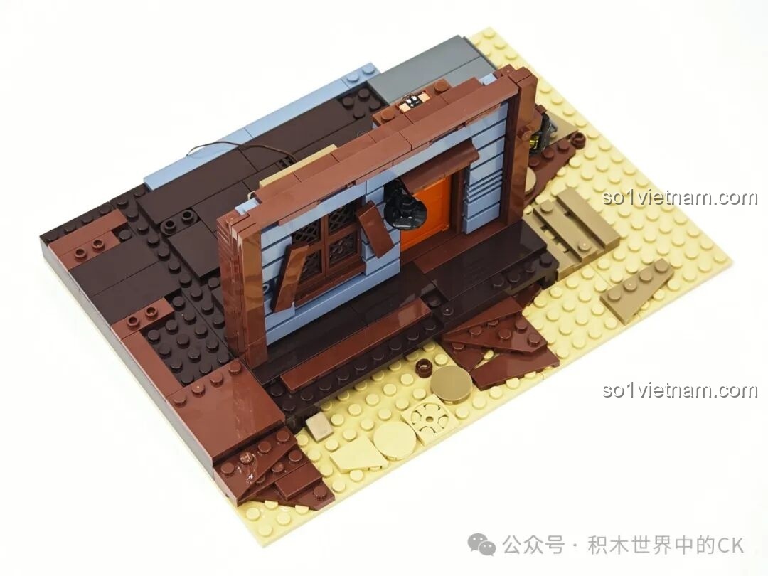 Quá trình lắp ráp bộ FunWhole F9026 Văn phòng Cảnh sát trưởng Miền Tây, bắt đầu dựng tường và cửa.