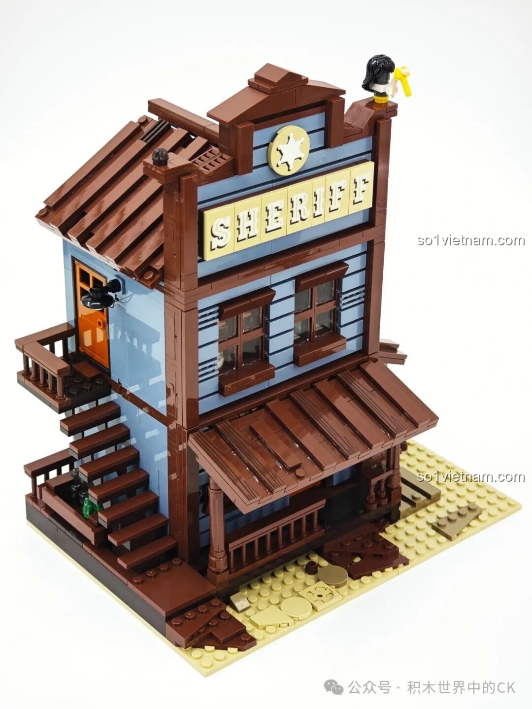 Quá trình lắp ráp bộ FunWhole F9026 Văn phòng Cảnh sát trưởng Miền Tây, hoàn thiện mái nhà và các chi tiết nhỏ.