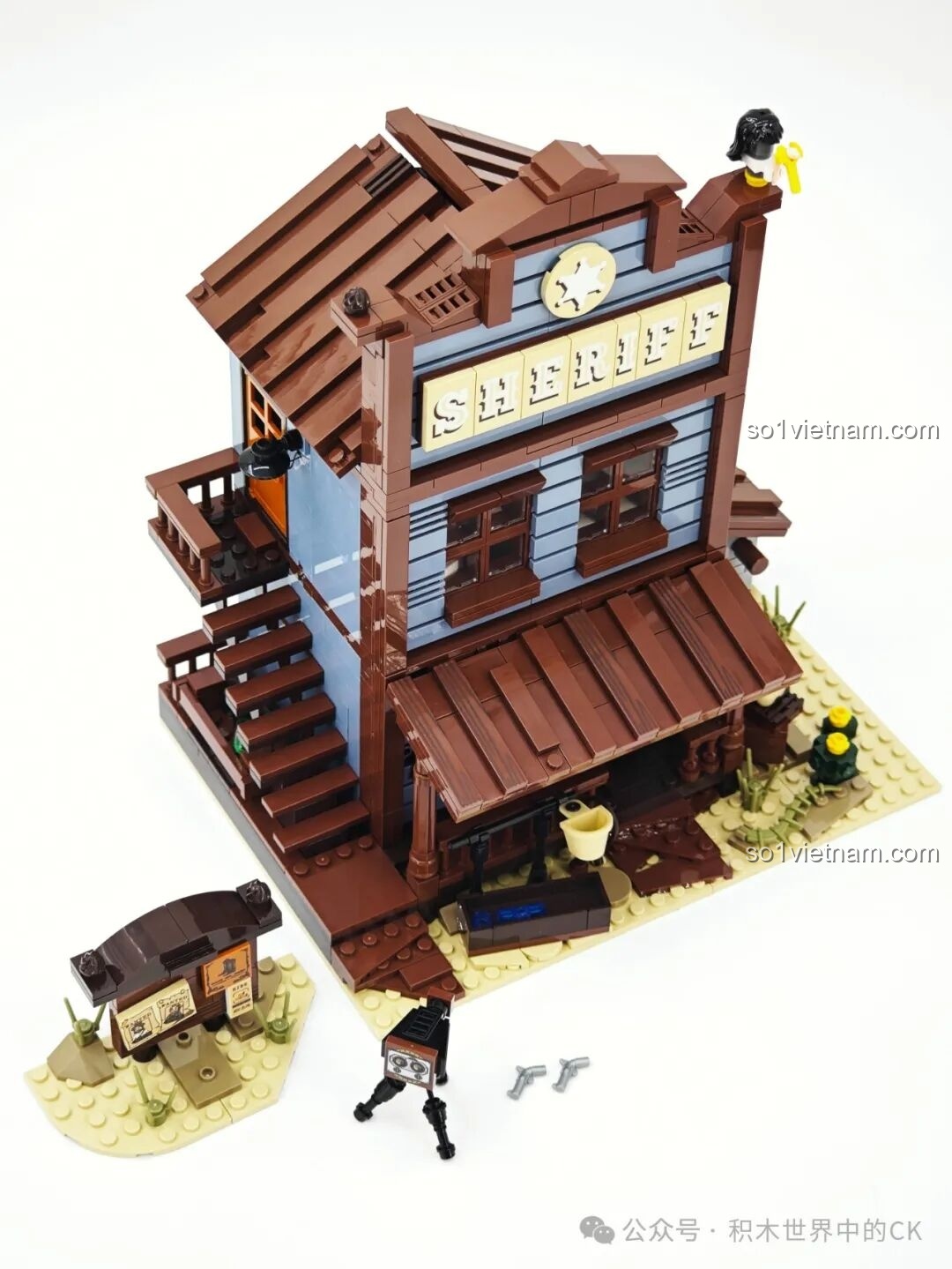 Quá trình lắp ráp bộ FunWhole F9026 Văn phòng Cảnh sát trưởng Miền Tây, thêm các phụ kiện bên ngoài.