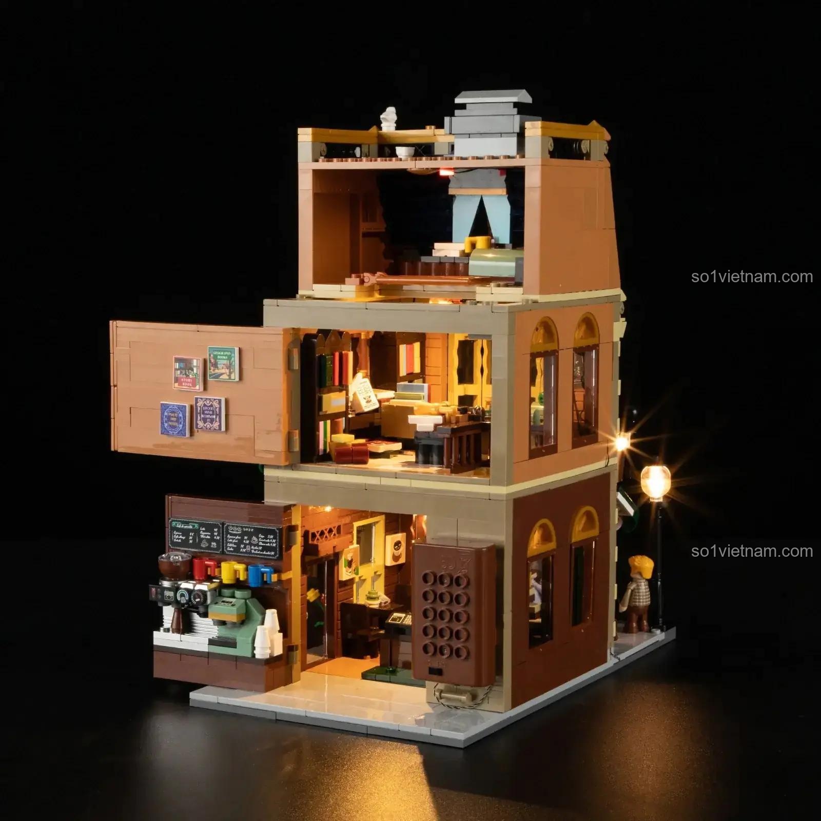 Khám phá nội thất chi tiết bên trong đồ chơi mô hình Tiệm Cà Phê Sách F9031 với thiết kế mở độc đáo.