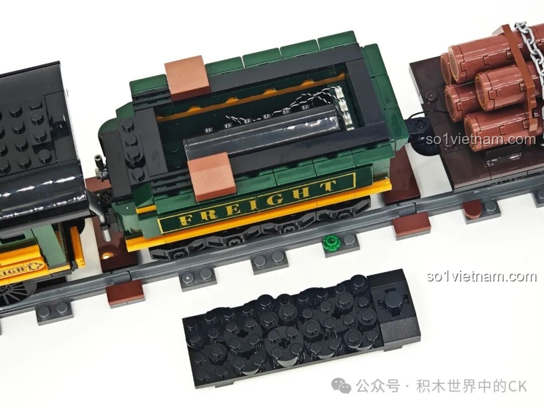 Mô hình tàu hỏa Funwhole F9036 đã hoàn thiện.