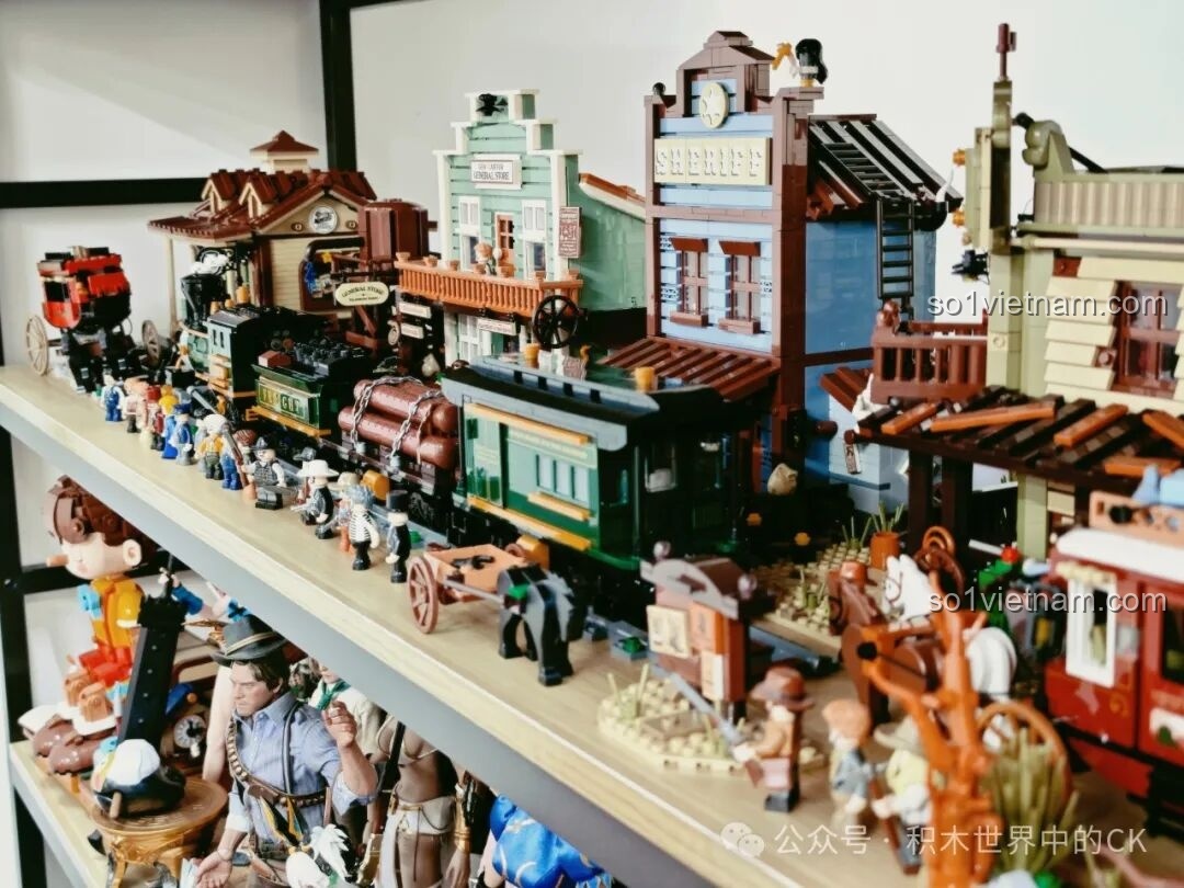 Mô hình tàu hỏa Funwhole F9036 đã hoàn thiện với đèn LED sáng.