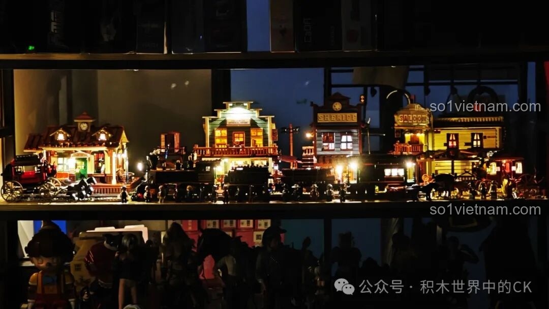 Mô hình tàu hỏa Funwhole F9036 đã hoàn thiện với đèn LED sáng.