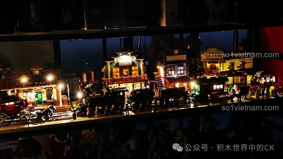 Mô hình tàu hỏa Funwhole F9036 đã hoàn thiện với đèn LED sáng.