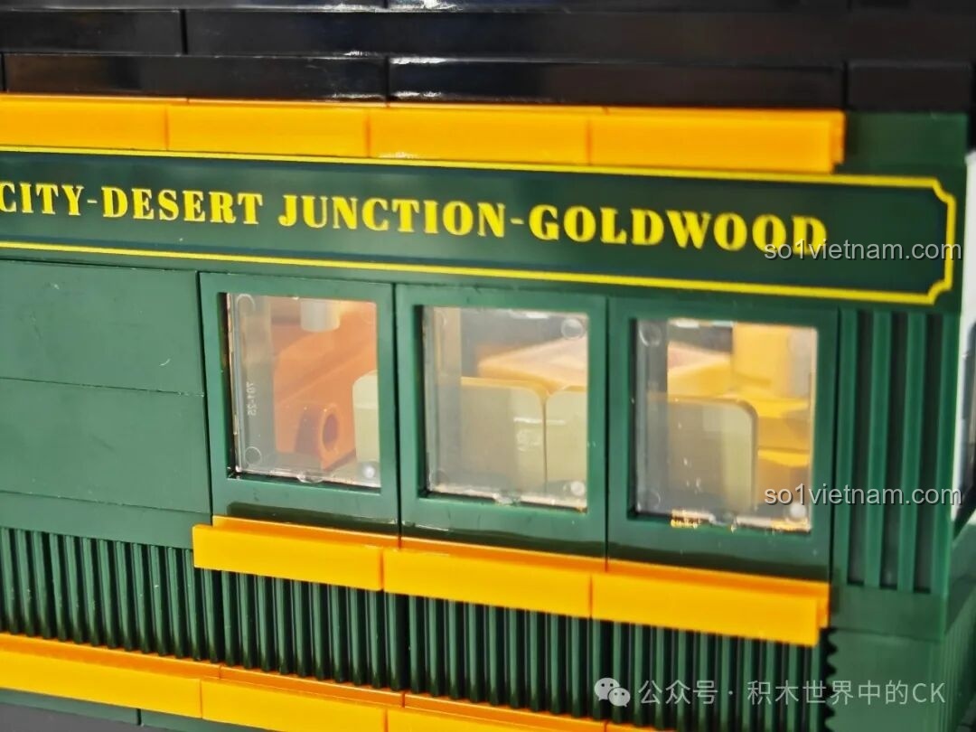 Mô hình tàu hỏa Funwhole F9036 đã hoàn thiện với đèn LED sáng.