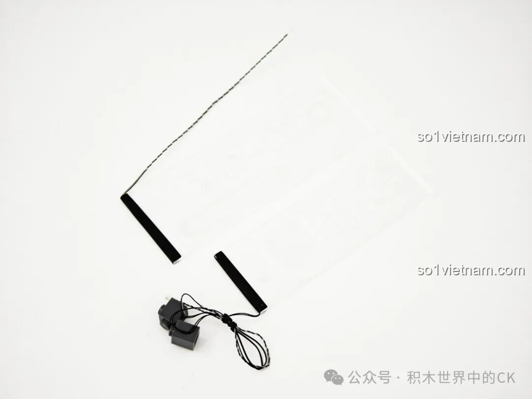 Bắt đầu lắp ráp phần đế của FunWhole F9042, hiển thị các đường dây điện cho đèn LED.