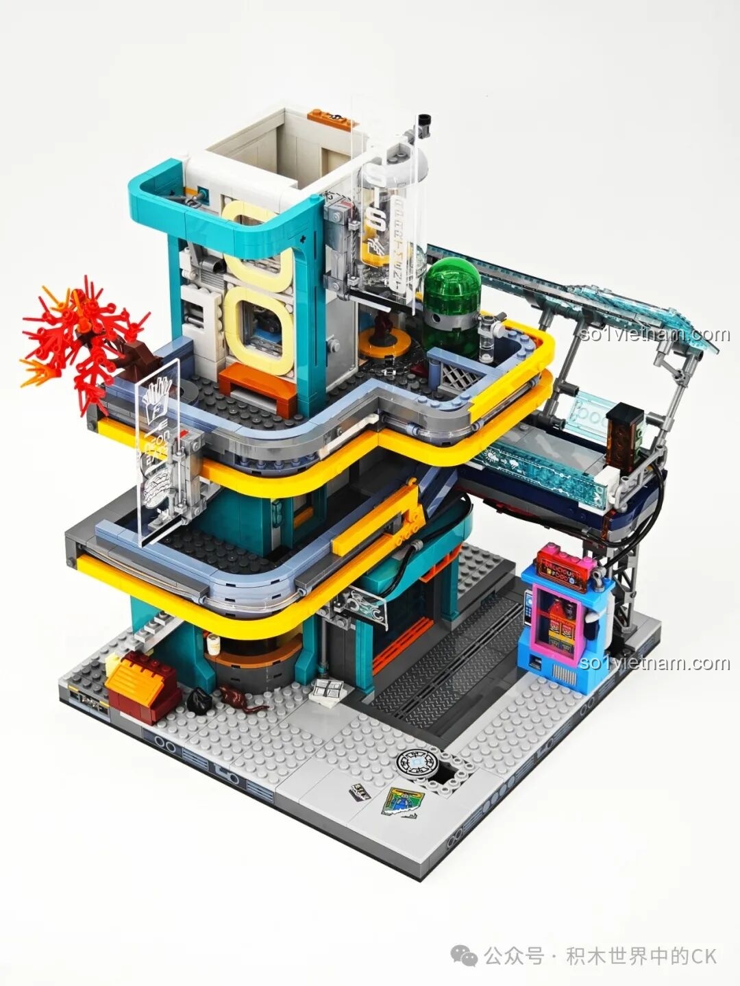 Mô hình FunWhole F9042 Tòa Nhà Căn Hộ Ốc Đảo Neon Thành Phố Cyberpunk từ phía sau, với các tấm pin mặt trời và đèn LED.