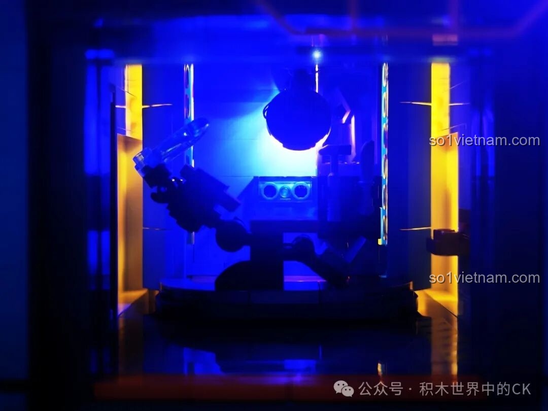 Góc nhìn từ trên xuống một phần của FunWhole F9042 với đèn LED và các chi tiết trang trí.