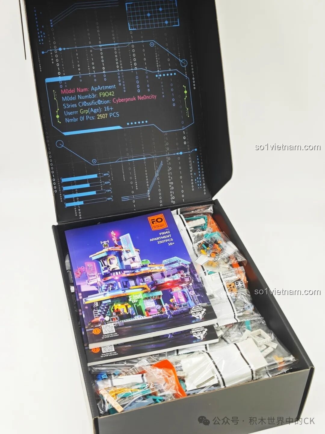 Mở hộp FunWhole F9042, bên trong là sách hướng dẫn và các túi chi tiết được sắp xếp gọn gàng.