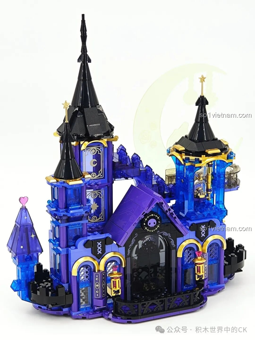 Gắn chi tiết vầng trăng khuyết lên Tòa lâu đài mộng mơ của Kuromi TOP TOY.