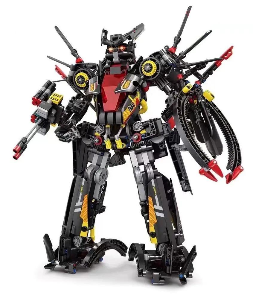 Ảnh chụp cận cảnh bộ lắp ráp Robot Mecha Sét Đen Gaobole KY1111 với 946 mảnh ghép, dành cho con trai 8 tuổi. Mô hình có màu đen chủ đạo, điểm nhấn đỏ và vàng, thiết kế cực ngầu.