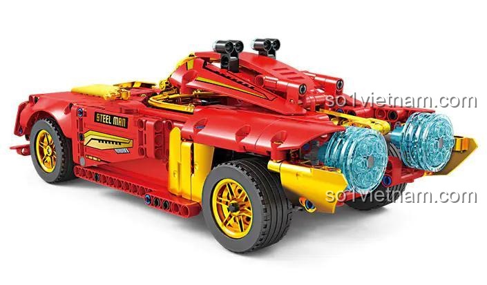 Mô hình Siêu Xe Steel Man GBL 1074 sau khi lắp ráp, thiết kế hầm hố với động cơ phản lực phía sau.