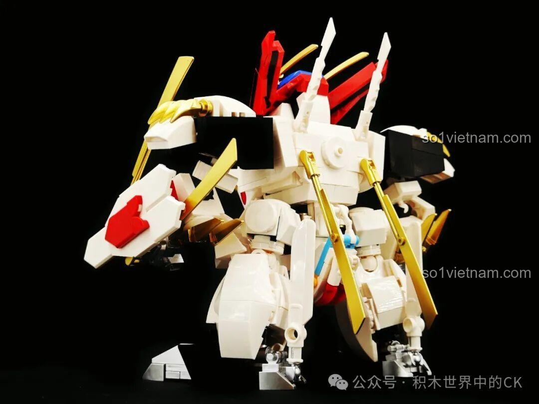 Chi tiết bộ giáp vai với hình rồng vàng trên JIESTAR 58206 Ryuomaru