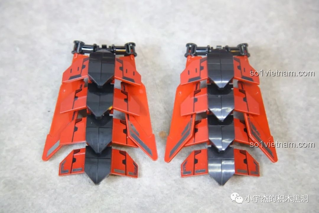 Giáp váy của Cơ Giáp Sĩ Kai Sluban M38-B1183 có thể xoay 360 độ, tăng tính linh hoạt khi tạo dáng cho robot.