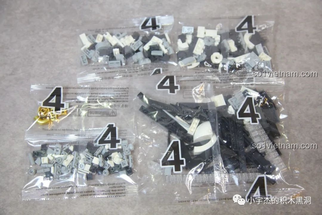 Cận cảnh mặt nạ phi hành gia của GISEGA G8901 với hiệu ứng phản chiếu tuyệt đẹp, là điểm nhấn của mô hình.