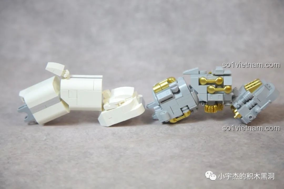 Hình ảnh minh họa góc độ cử động tối đa của phần chân GISEGA G8901 Phi Hành Gia Bán Cơ Khí, cho phép tạo nhiều tư thế.