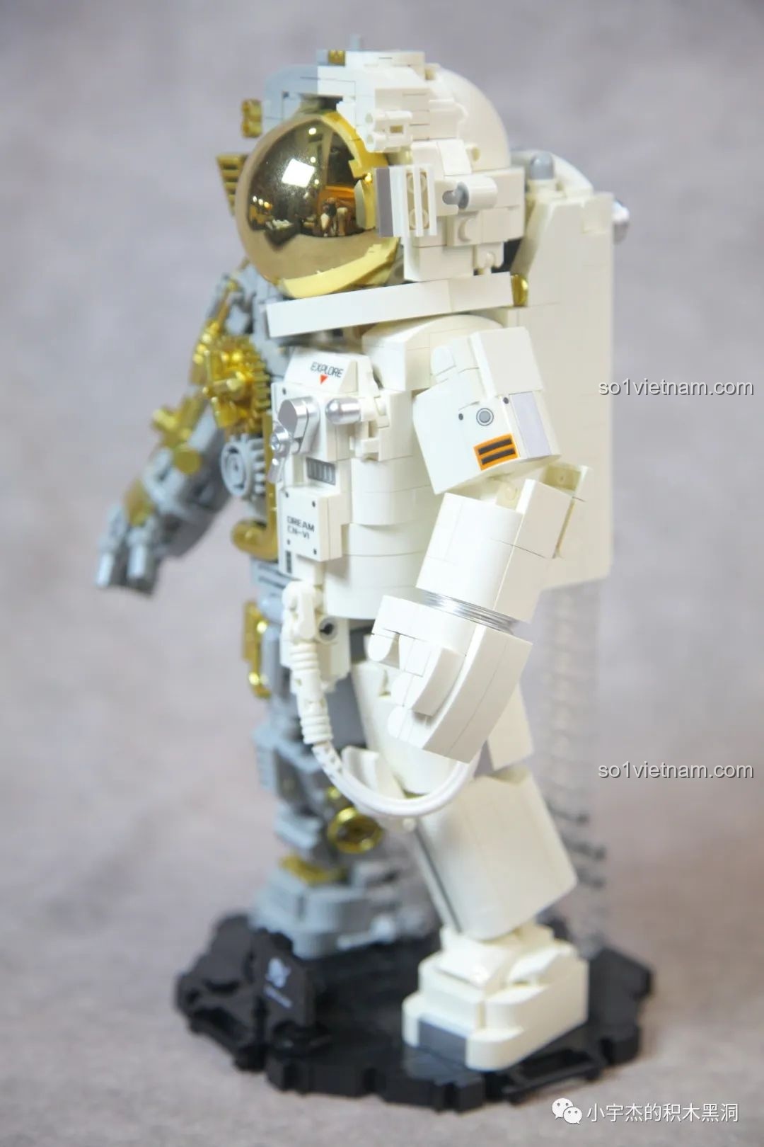 So sánh GISEGA G8901 Phi Hành Gia Bán Cơ Khí với các mô hình phi hành gia cơ khí cùng loại, mỗi bộ đều có nét độc đáo.