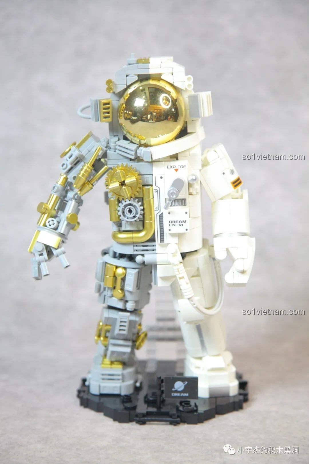 Sticker trong suốt giúp mô hình GISEGA G8901 Phi Hành Gia Bán Cơ Khí có cảm giác chân thực như mô hình tĩnh cao cấp.