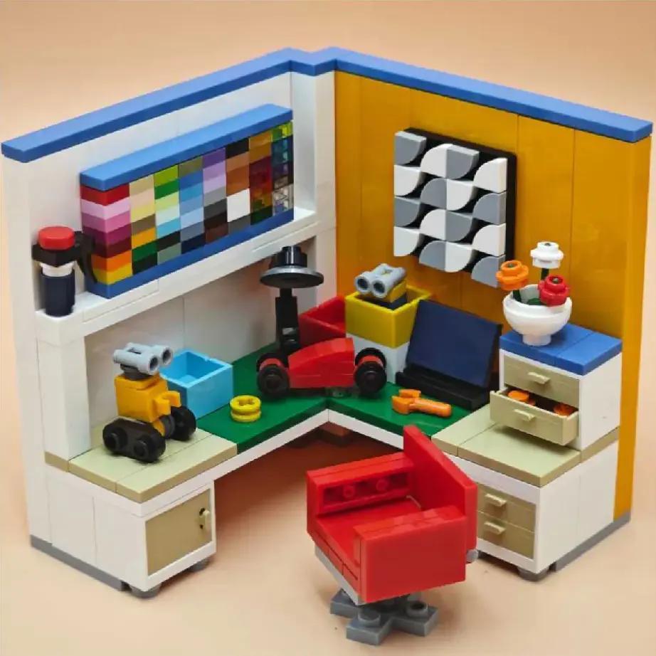 Bộ lắp ghép Gobricks G2105 mô phỏng bàn làm việc của dân mê mô hình, với các chi tiết sáng tạo như bảng màu, tranh treo tường, robot nhỏ, xe đẩy, ghế xoay, phù hợp cho người chơi từ 14 tuổi trở lên.