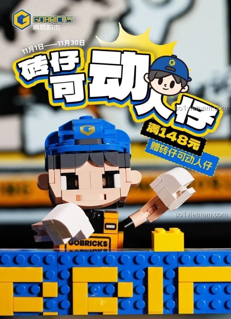 Gobricks G2411 Nhân vật lắp ghép màu vàng, đội mũ xanh, đứng cạnh minifigure