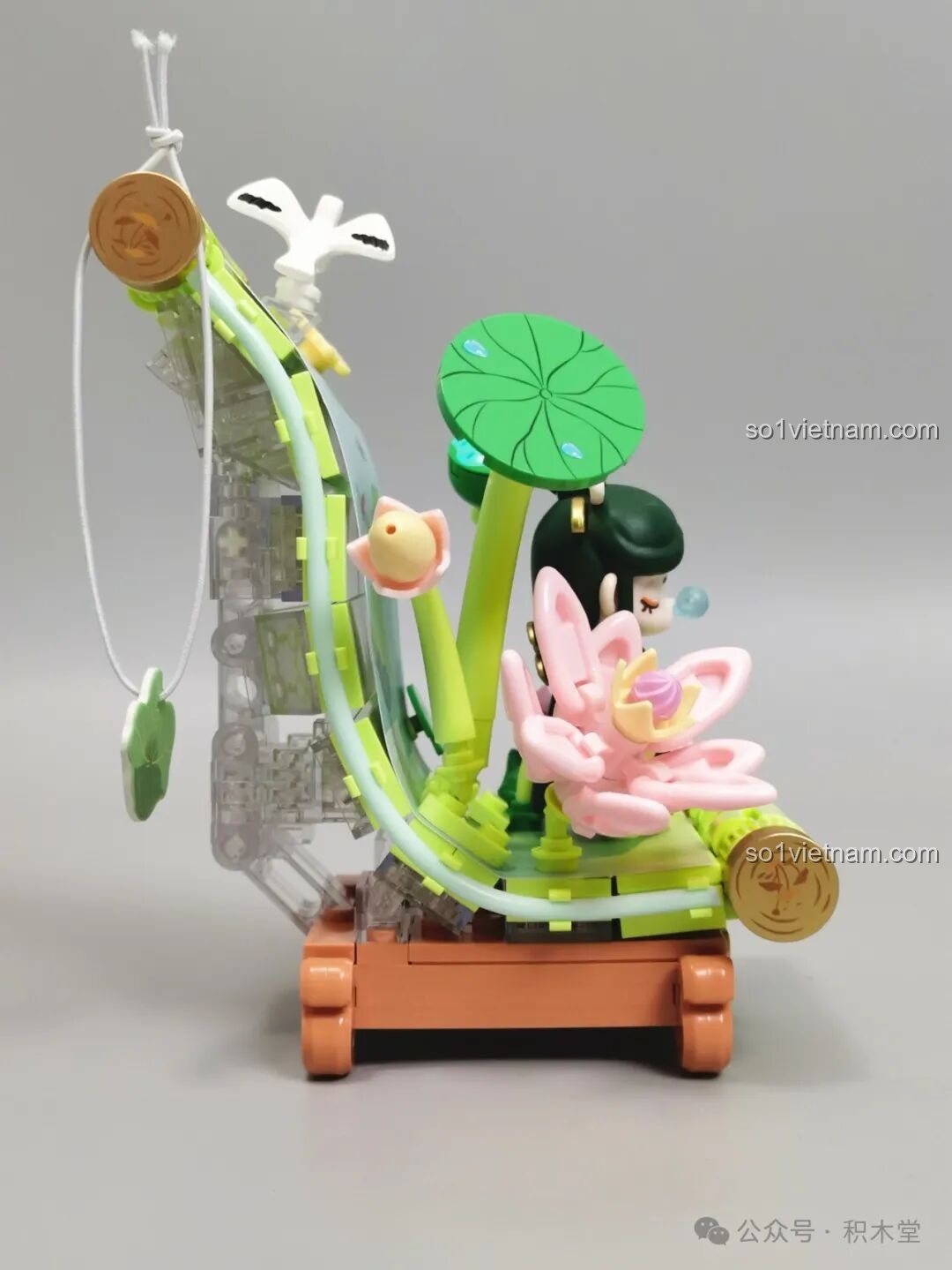 Góc nhìn từ bên hông của mô hình TOP TOY Nanci mùa Hạ, thể hiện rõ các lớp chi tiết.