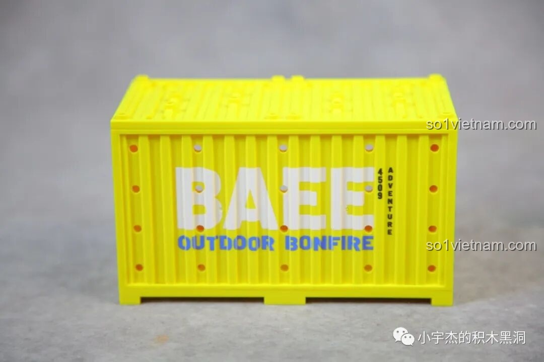 Góc nhìn chéo của container Sembo 714509, cho thấy sự kết hợp giữa màu vàng và các chi tiết in màu trắng, xanh.