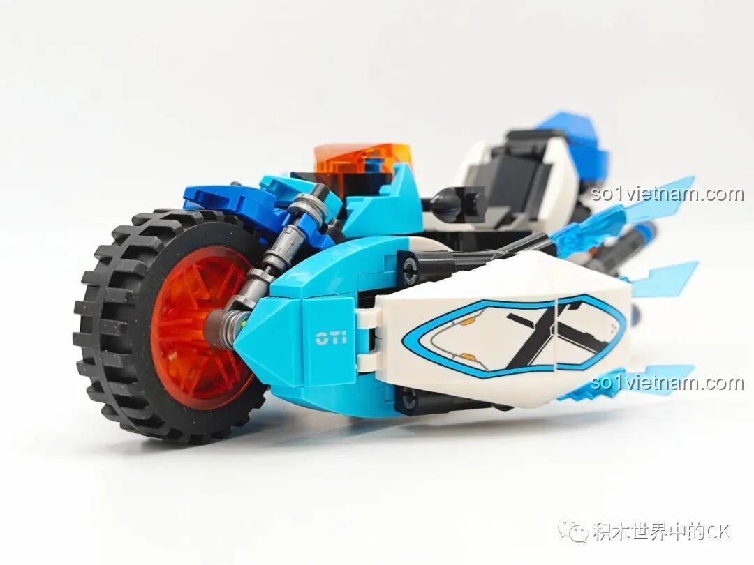 Góc nhìn chéo của mô hình xe máy tô viễn tưởng Cyberangel JIESTAR chất lượng cao, khoe các chi tiết sắc sảo.