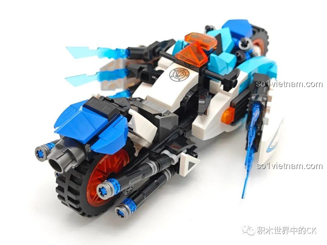 Góc nhìn chéo từ phía sau của bộ lắp ráp Chiến xa Cyberangel JIESTAR xịn giá rẻ, khoe bánh sau và động cơ.