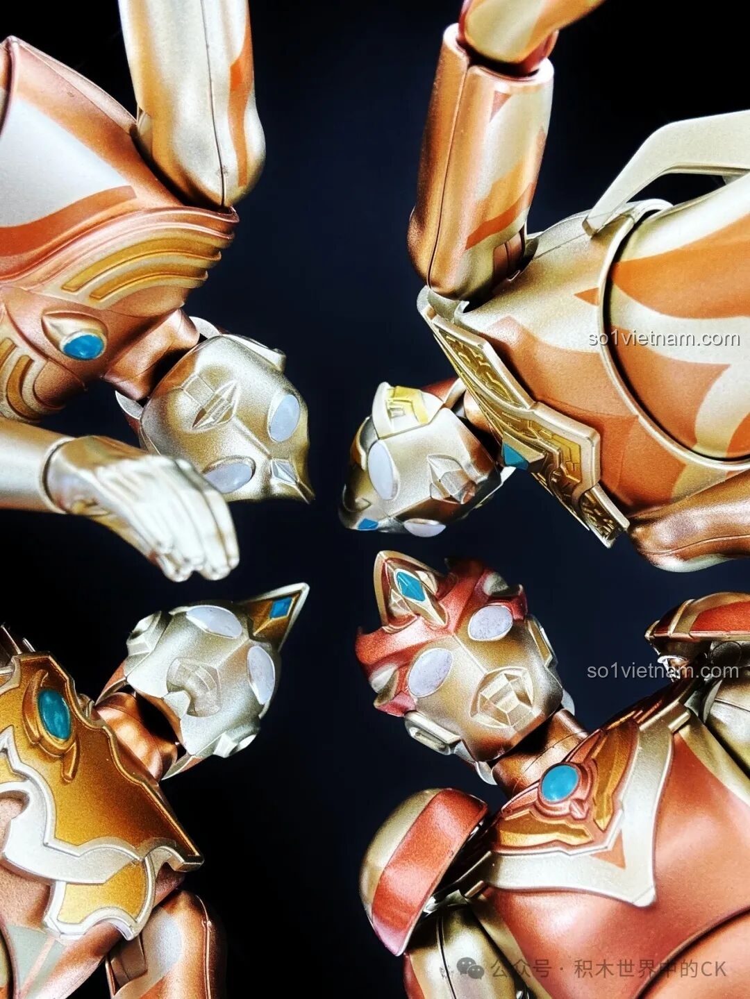 Góc chụp từ trên xuống của 4 figure Ultraman Keeppley 75241, tạo hiệu ứng thị giác mạnh mẽ và ấn tượng.