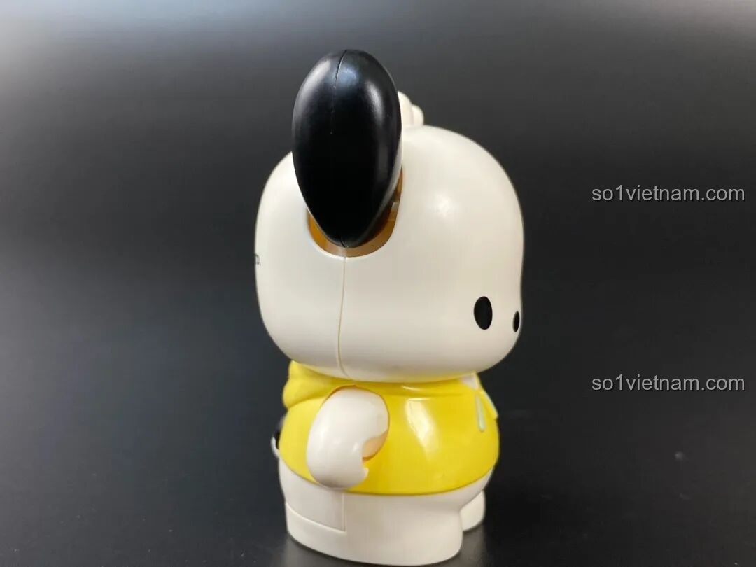 Góc nghiêng của figure Pochacco, khoe trọn vẹn vẻ đáng yêu của nhân vật Sanrio trong bộ lắp ráp.