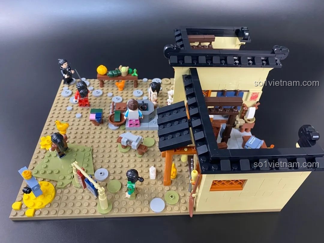 Góc nhìn từ phía sau của mô hình, cho thấy cấu trúc và cách bố trí các khu vực.