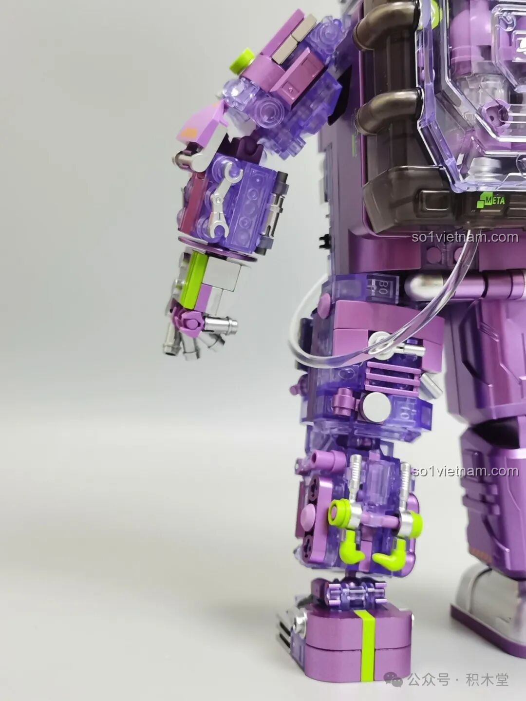 Góc nhìn bên hông phần chân trong suốt của figure phi hành gia TOP TOY 1412, cho thấy các khớp nối và chi tiết bên trong.