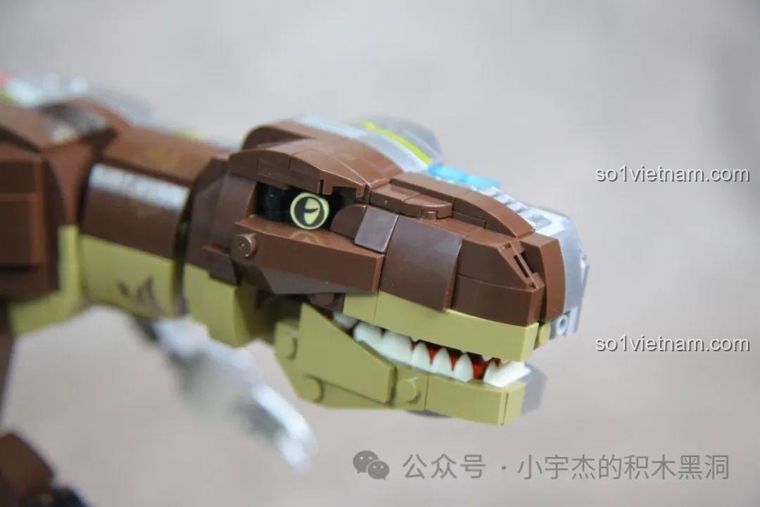 Một góc nhìn chéo từ phía sinh học của mô hình T-Rex, thể hiện sự mạnh mẽ của loài khủng long.