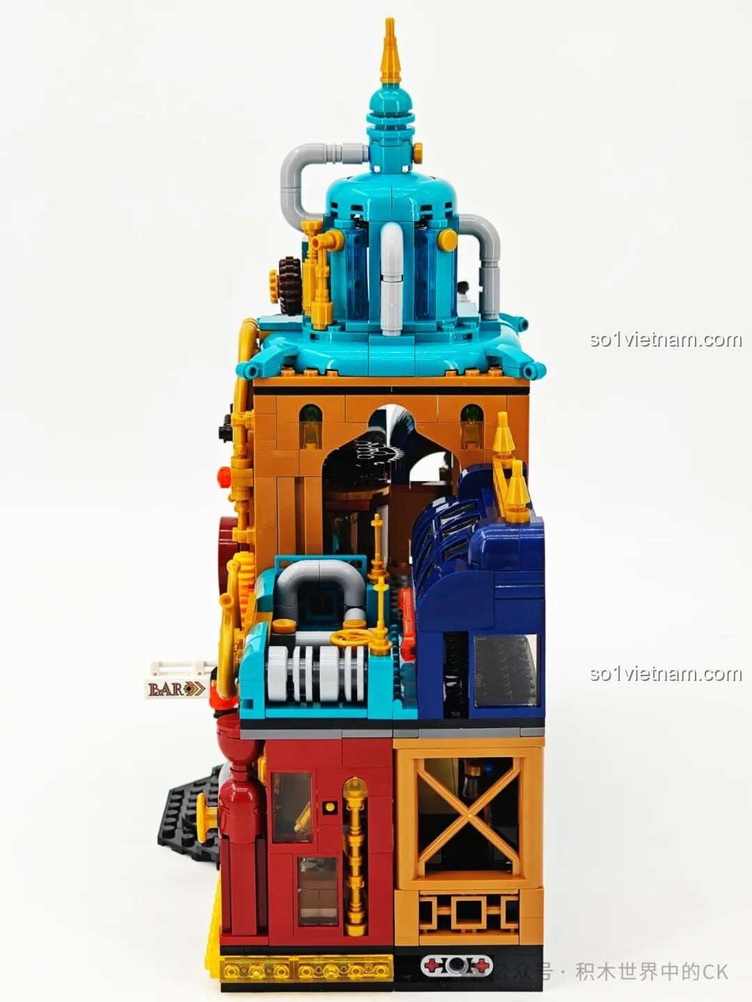 Góc nhìn chéo của mô hình ZHEGAO 958013, khoe trọn vẻ đẹp của thiết kế bất đối xứng và các chi tiết cơ khí.