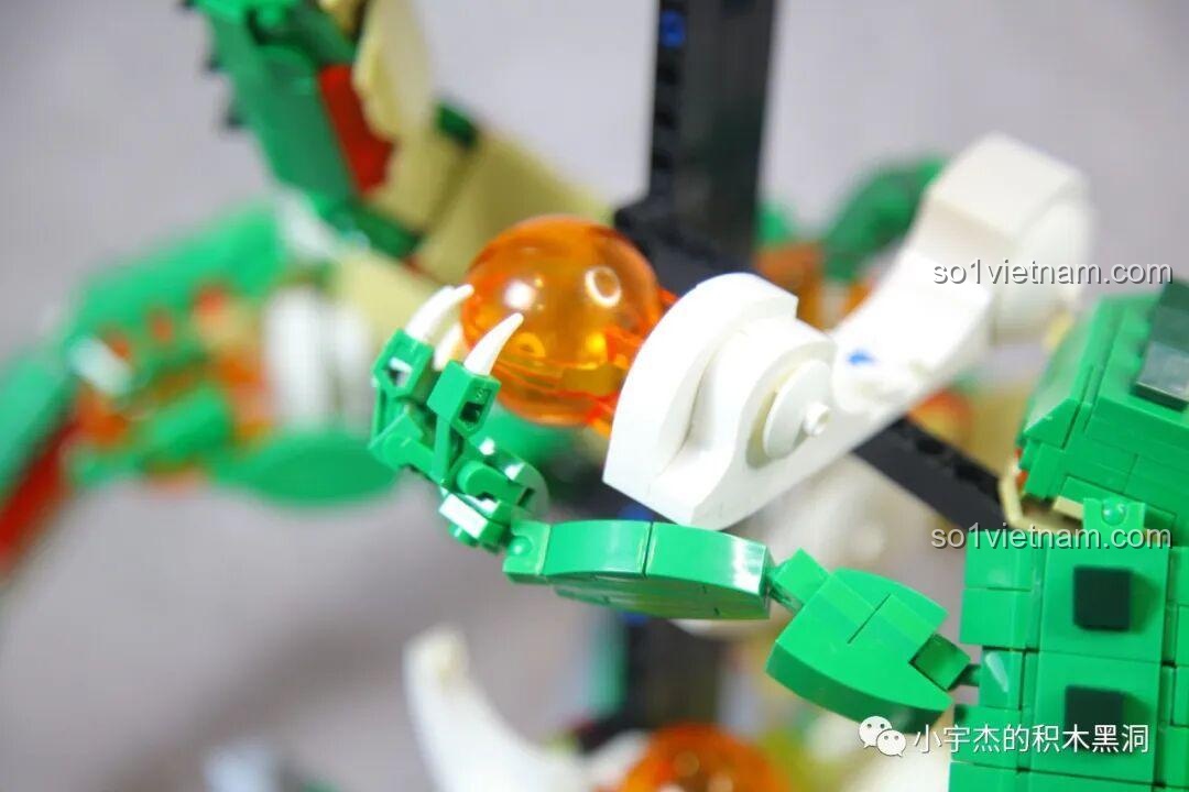 Góc nhìn chính diện hoàn hảo của mô hình Rồng Thần Shenron, là góc trưng bày đẹp và ấn tượng nhất.